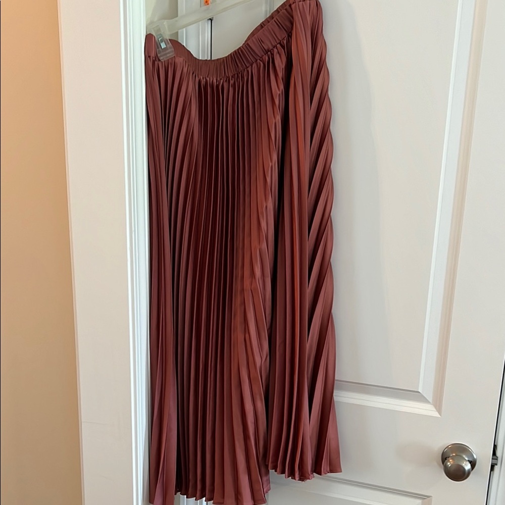 ARULA Midi Pleated A-Line Skirt